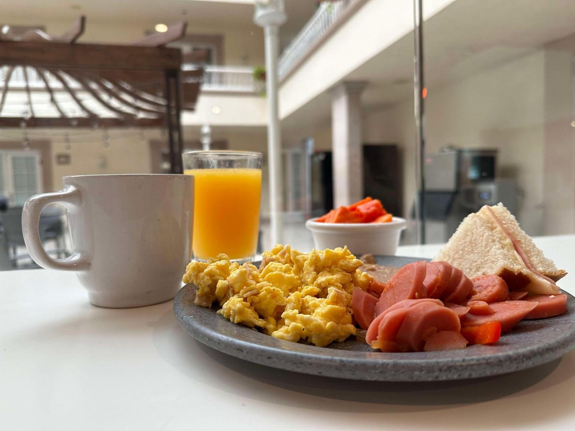 Best Western Plus Monterrey Colon מראה חיצוני תמונה